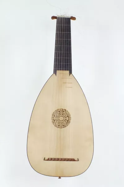 lutnia-renesansowa-8-chorowa-1